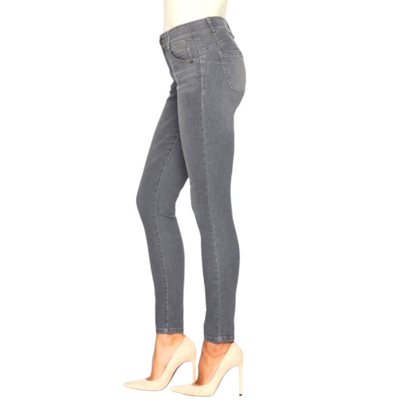 Democracy - Picture 4 of 7